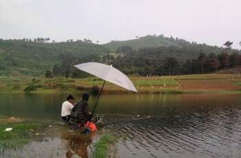 秋钓时，这样诱鱼才最霸气